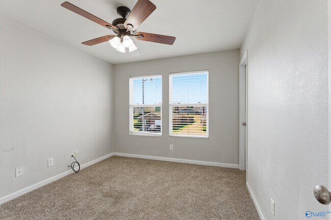 Building Photo - 3294 Castlecreek Dr SW