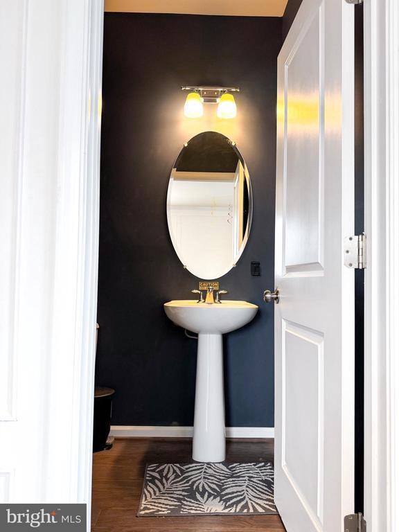 Building Photo - 42462 Dogwood Glen Square