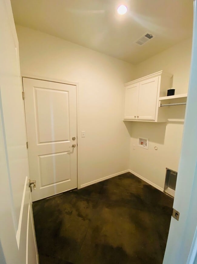 Building Photo - Stunning New 3/2 Townhomes