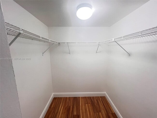 Building Photo - 7820 S Colony Cir