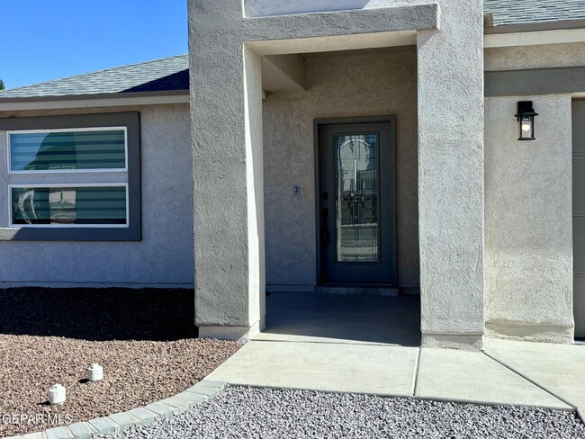 Building Photo - 4828 Marisabel Azcarate St