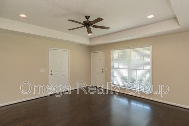 Building Photo - 13865 Roanoke Dr