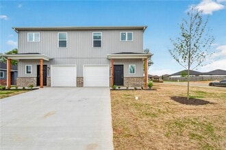 Building Photo - 6802 SW Dignity Ave