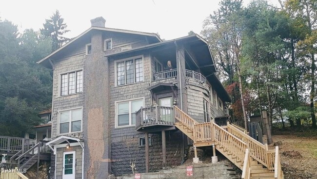 Primary Photo - 106 Ruskin Dr