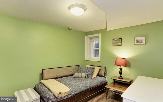 Building Photo - 1932 35th St NW