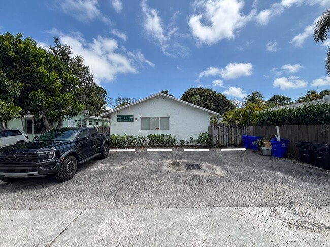 Primary Photo - 880 SE 12th St