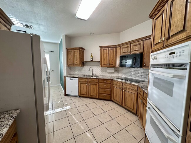 Building Photo - 3028 Whitehall Ln