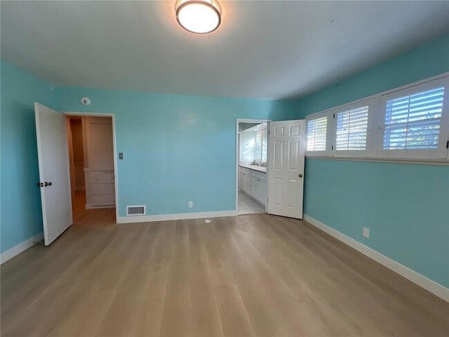 Building Photo - 1850 Wilson Ave