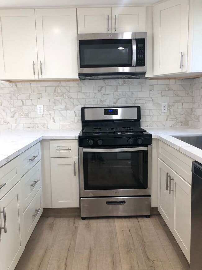 Building Photo - 3BD Townhome in Windsor | Private Yard + Garage | Walk to Shops + Wine Country