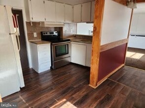 Building Photo - 19 Wilbur Cir