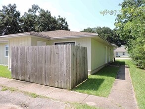 Building Photo - 130 E 9 Mile Rd