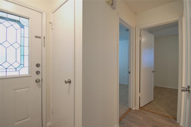 Building Photo - 12100 Lavinia Ln