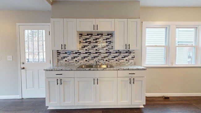 Building Photo - Jefferson Area - 3 Bedroom Single Family Home (between Lorain and Triskett)