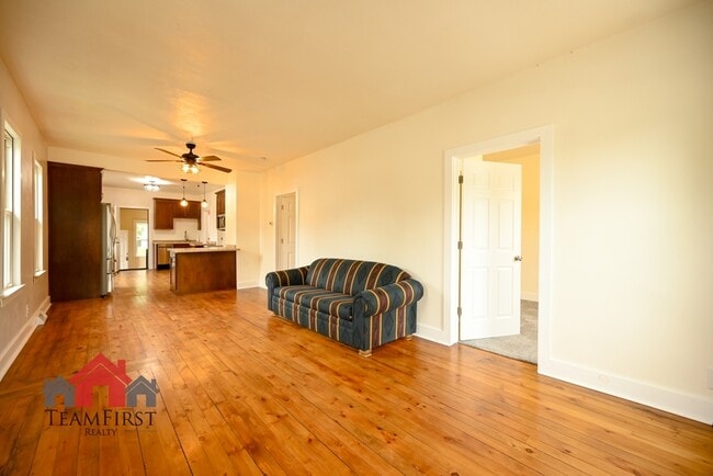 Primary Photo - 1115 Cardinal Ln