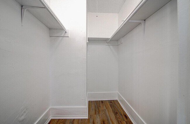 Building Photo - 1807 Briar Hill Dr