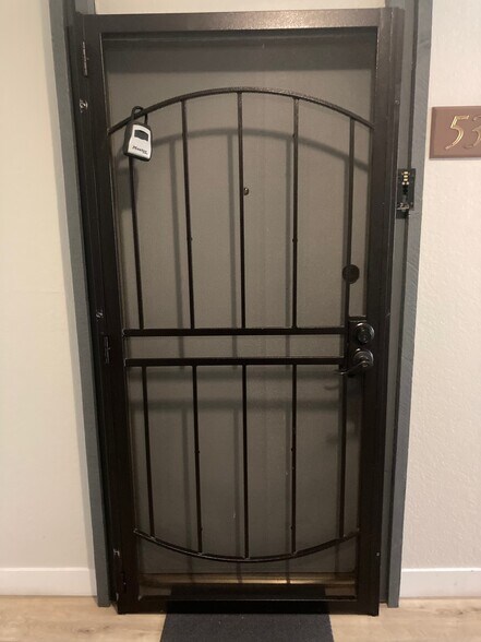 Building Photo - 1517 E Garfield Ave