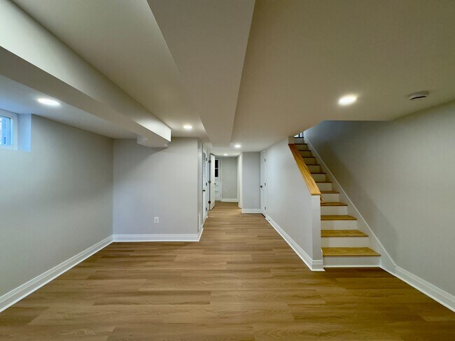 Building Photo - Renovated 3 Bed / 1.5 Bath in Essex | Parking Pad | Available 1/19/2026