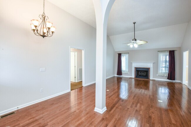 Building Photo - Pet Friendly Near i24!