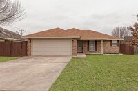 Building Photo - 1103 Concho St