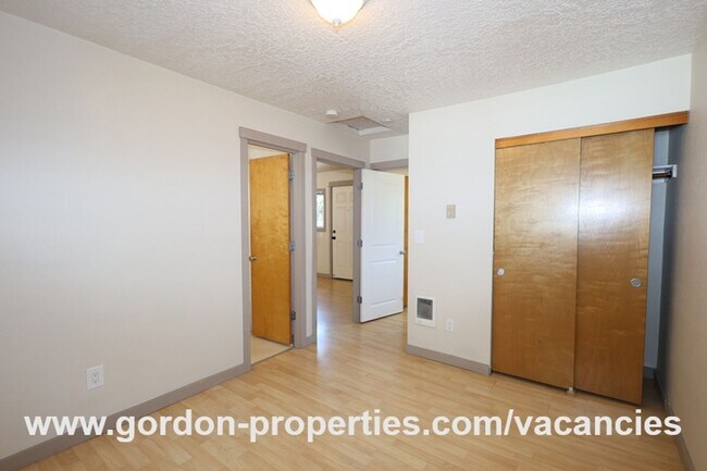 Building Photo - SE Arista Dr - 1 bedroom apartment in the ...