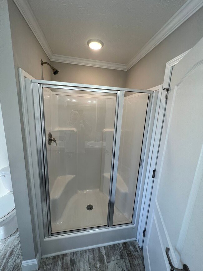 Building Photo - Available to Show