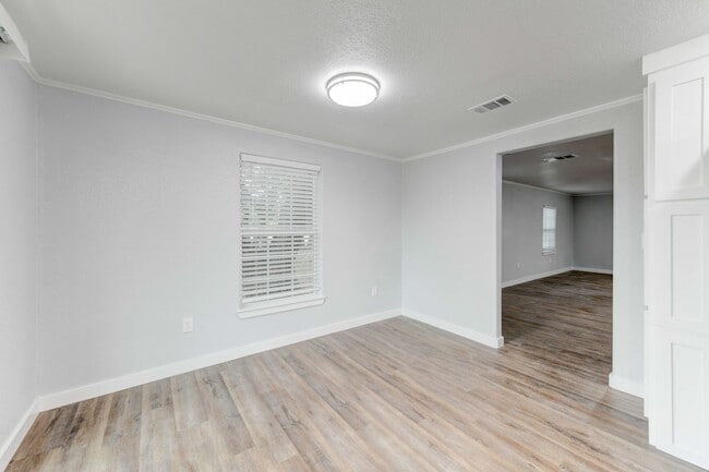 Building Photo - Available NOW!!!! Beautiful 1 story, 3 bedroom, 2 bath home.This is exactly what you have been lo...