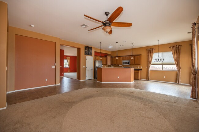 Building Photo - 1141 W Tenniel Dr