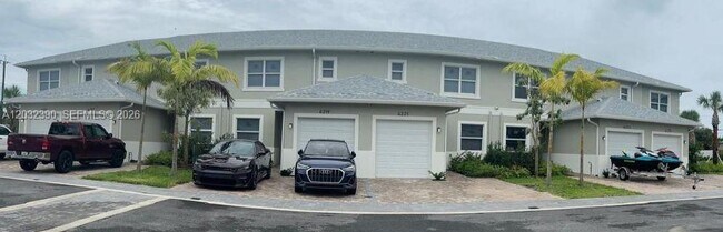 Building Photo - 4217 Gulfstream Rd