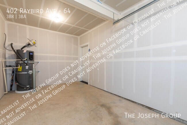 Building Photo - 402 Raybird Ave
