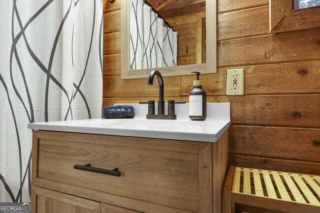 Building Photo - 166 Nantahala Pass Rd