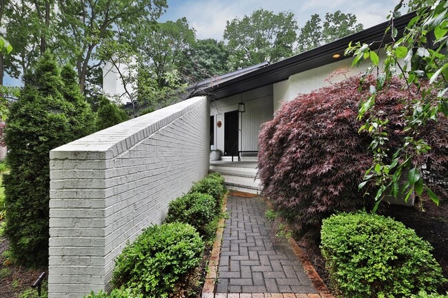 Building Photo - 668 Eagle Ridge