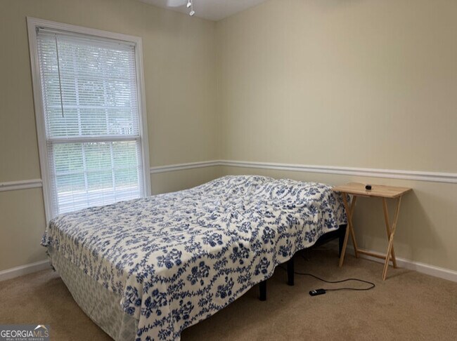 Building Photo - 70 Golden Oaks Dr