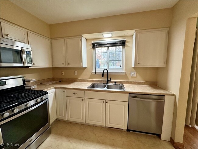 Building Photo - 6192 Jaycox Rd