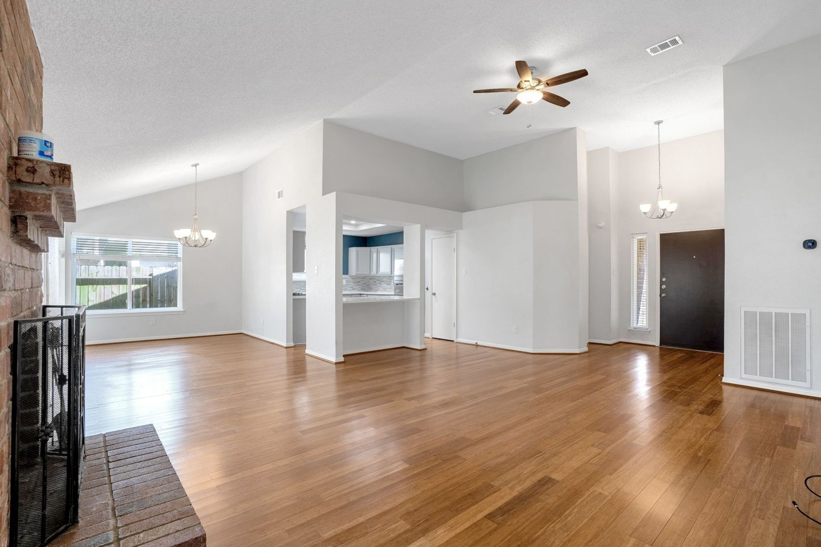 Building Photo - 9831 Meadow Bend Ln