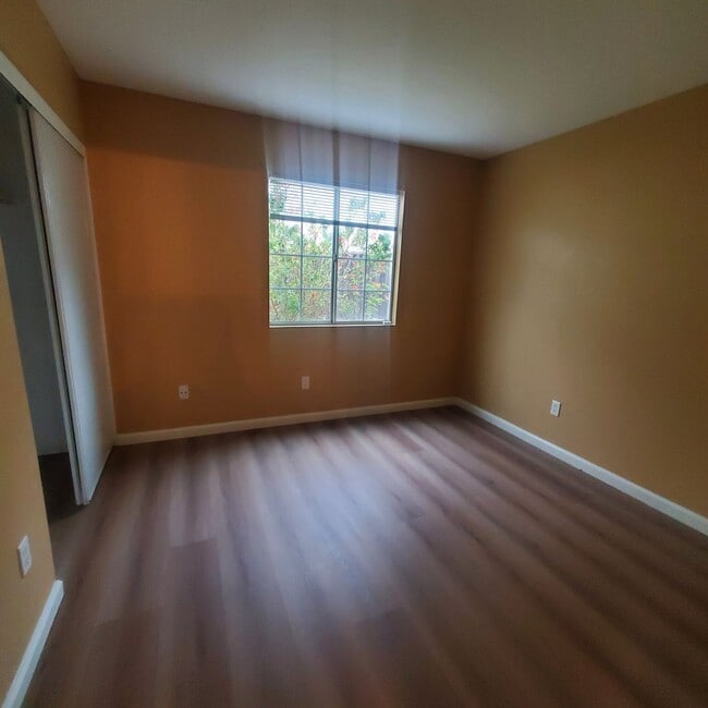 Building Photo - Single Story 3/2 with Great Open Floorplan in Brentwood