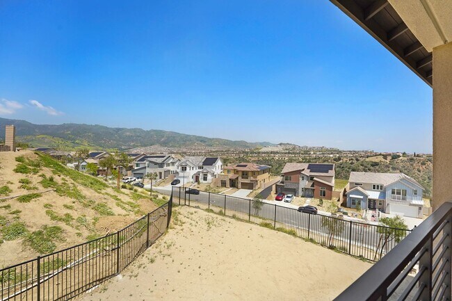 Building Photo - Stunning New Build Home with Breathtaking ...