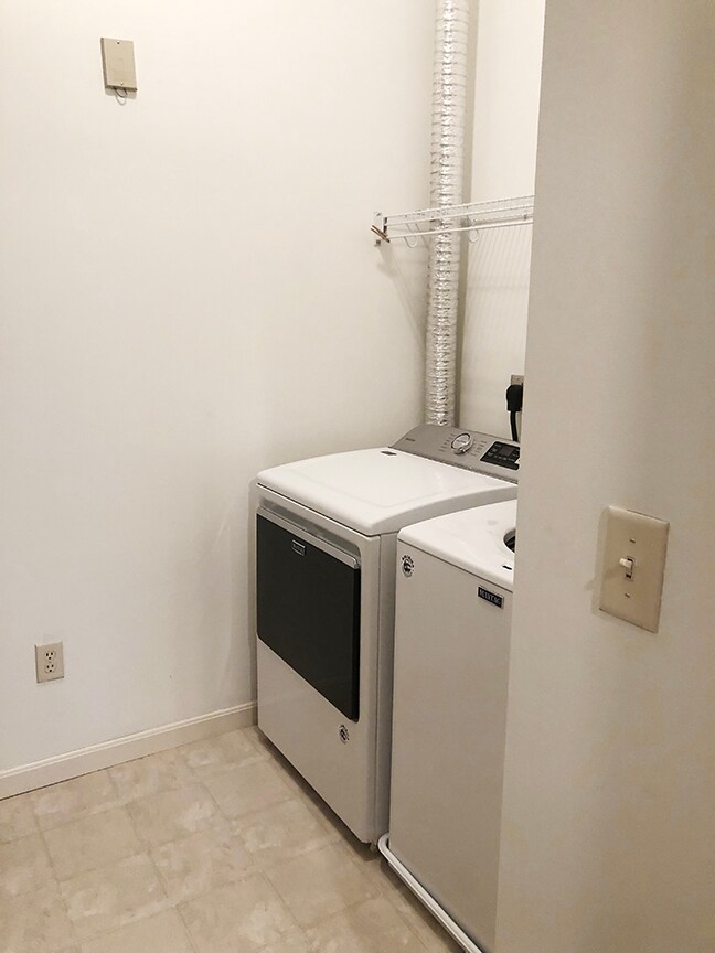 Building Photo - 285 Skyview Ct