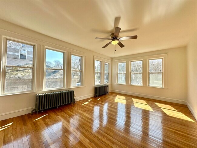 Building Photo - 14 Hooper St