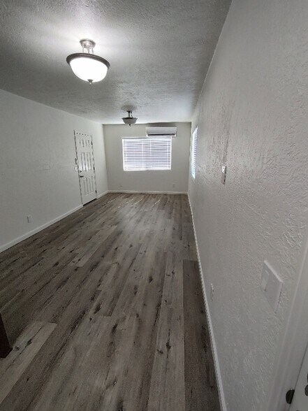 Building Photo - 137 S Ash Ave