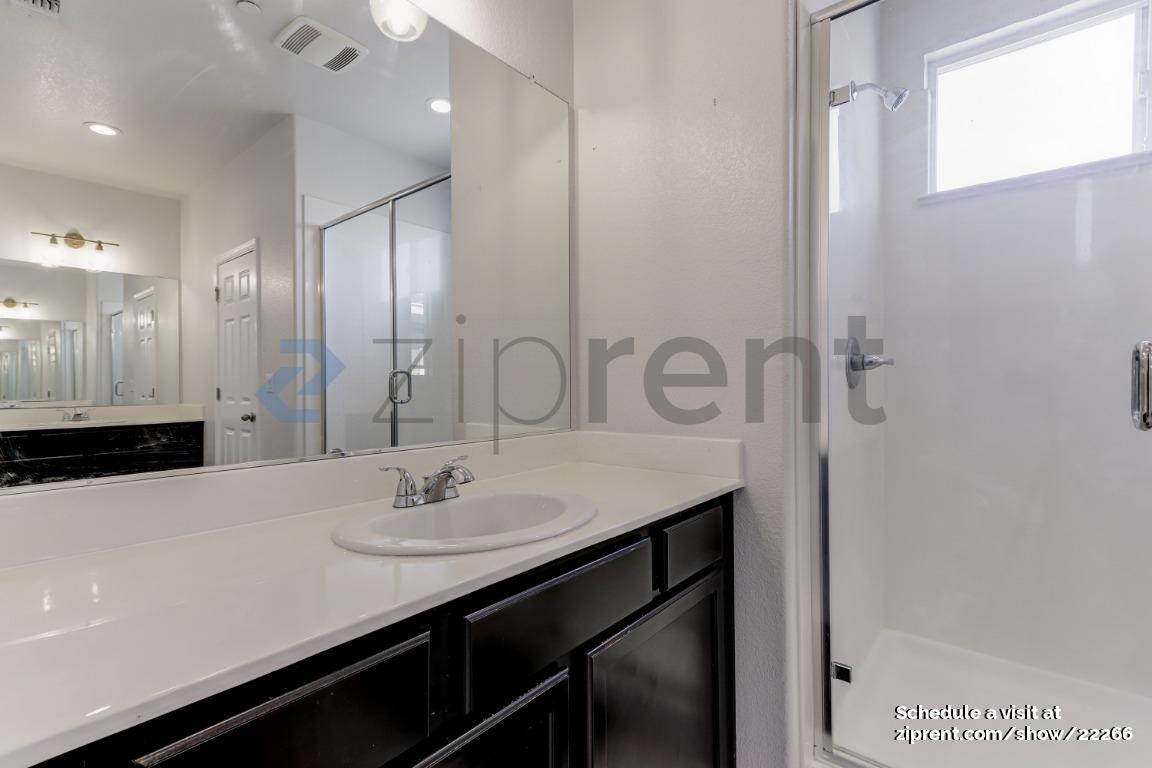 Building Photo - 1523 Oliveira Dr