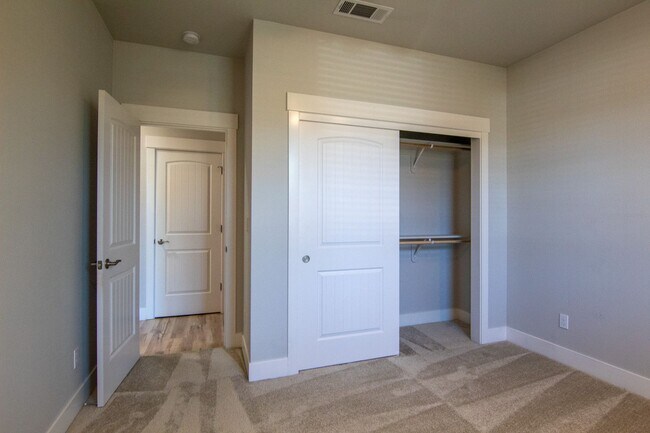 Building Photo - Newer Home for Rent in North Redding CA | $500 Off, Solar, Garage, Fenced Yard