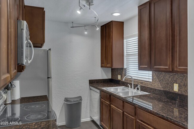Building Photo - 14145 N 92nd St