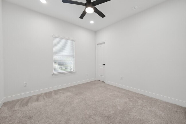 Building Photo - 6626 Highrock Rd