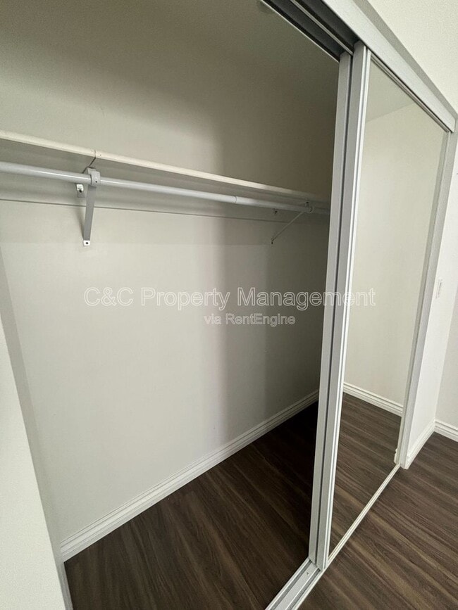 Building Photo - 7053 Lindley Ave