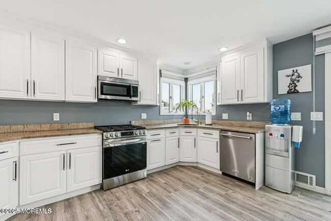 Building Photo - 385 Aldo Dr