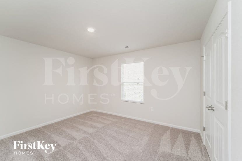 Building Photo - 8421 Deerwood Rd