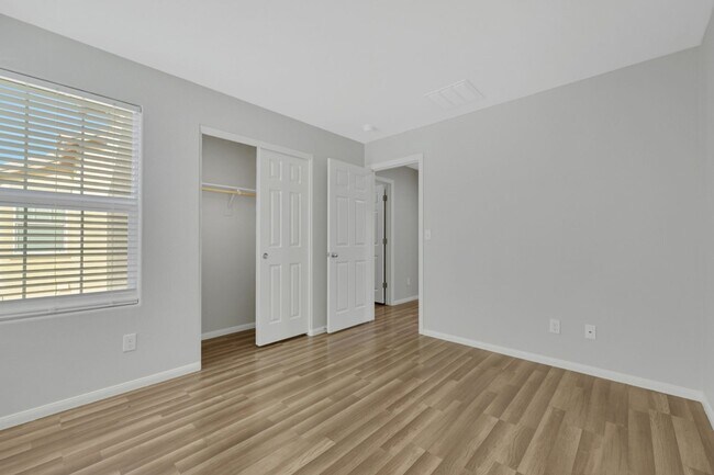 Building Photo - 3 bedroom with 2 car garage