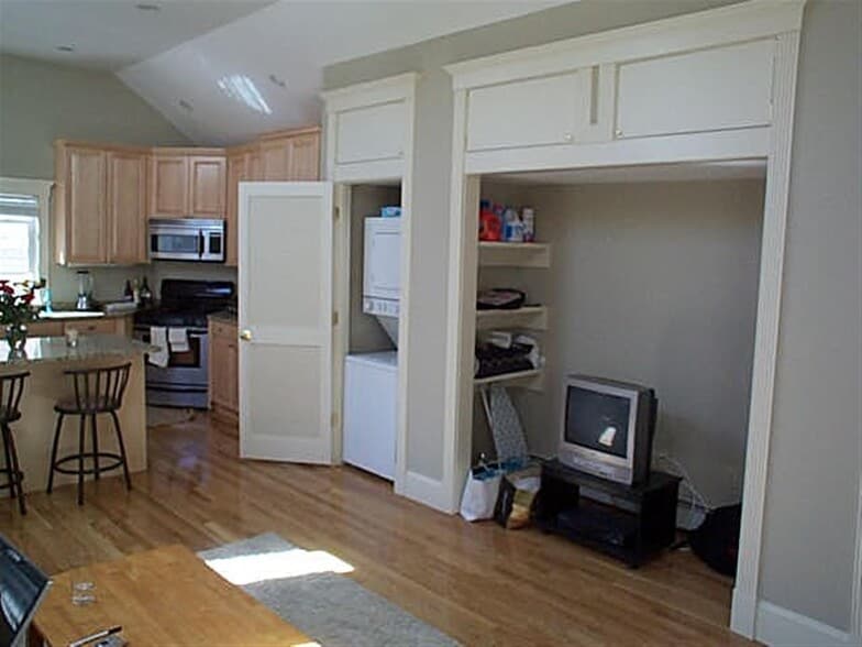 Building Photo - 117 Columbia St