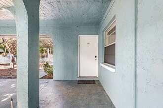 Building Photo - ST PETE APARTMENT FOR RENT!!
