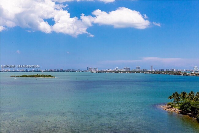 Building Photo - 2020 N Bayshore Dr